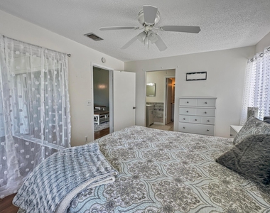 5747 Deer Run Drive - Photo Thumbnail 12