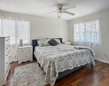 5747 Deer Run Drive - Photo Thumbnail 10