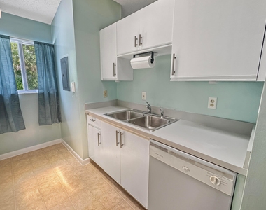 5747 Deer Run Drive - Photo Thumbnail 3