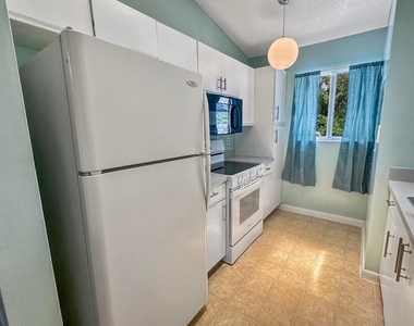 5747 Deer Run Drive - Photo Thumbnail 2