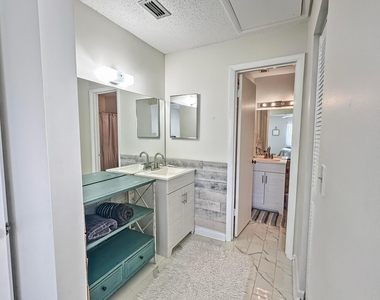 5747 Deer Run Drive - Photo Thumbnail 13