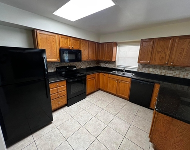 1024 Jamaica Avenue - Photo Thumbnail 10