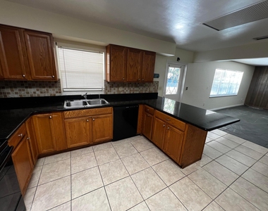 1024 Jamaica Avenue - Photo Thumbnail 11