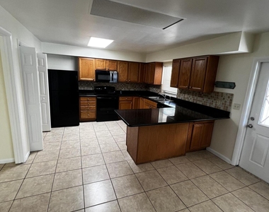 1024 Jamaica Avenue - Photo Thumbnail 9