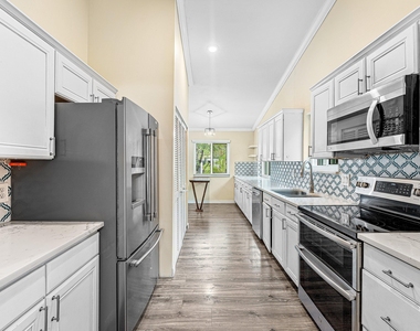 9818 Nickels Boulevard - Photo Thumbnail 18