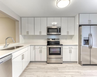 230 Se 10th Street - Photo Thumbnail 1