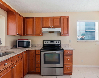 2825 Sw 22nd Avenue - Photo Thumbnail 2