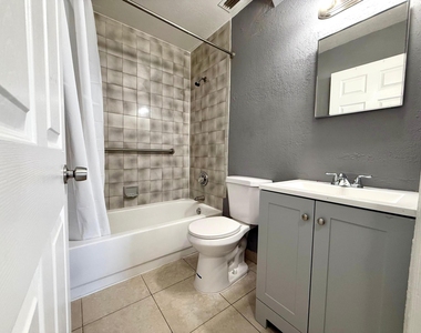 812 5th Street - Photo Thumbnail 4