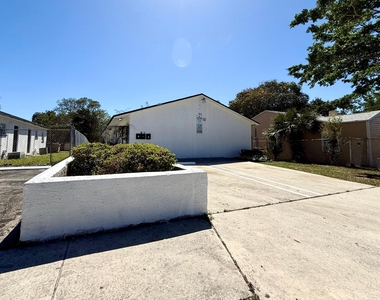 812 5th Street - Photo Thumbnail 14