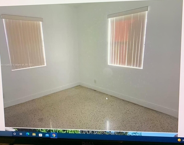 1414 N J Street - Photo Thumbnail 3