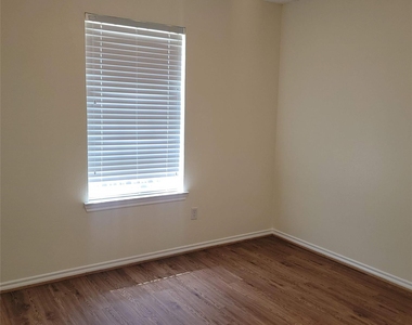 615 Arleta Lane - Photo Thumbnail 11