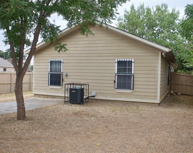 1730 Nomas Street - Photo Thumbnail 21