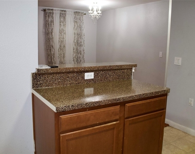 1730 Nomas Street - Photo Thumbnail 15