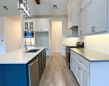 621 E Barajas Terrace - Photo Thumbnail 15