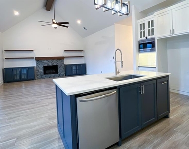 621 E Barajas Terrace - Photo Thumbnail 17
