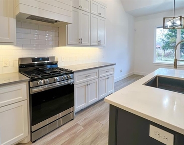 621 E Barajas Terrace - Photo Thumbnail 18