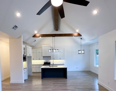 621 E Barajas Terrace - Photo Thumbnail 10
