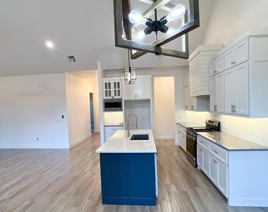 621 E Barajas Terrace - Photo Thumbnail 14