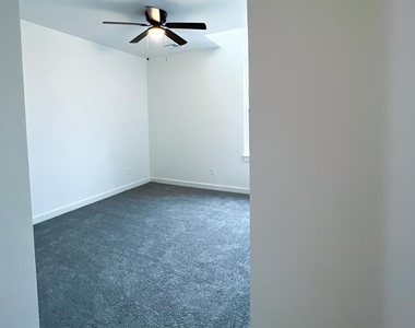 621 E Barajas Terrace - Photo Thumbnail 38