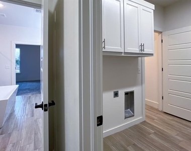 621 E Barajas Terrace - Photo Thumbnail 35