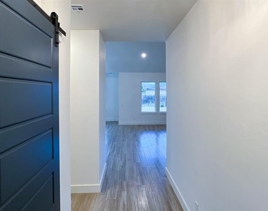 621 E Barajas Terrace - Photo Thumbnail 6