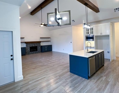 621 E Barajas Terrace - Photo Thumbnail 13