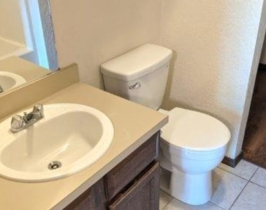 1321 Pennington Avenue - Photo Thumbnail 7