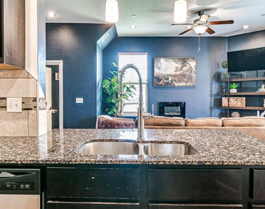 589 S Fretz Avenue - Photo Thumbnail 19