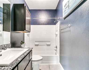 589 S Fretz Avenue - Photo Thumbnail 35