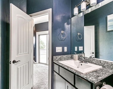 589 S Fretz Avenue - Photo Thumbnail 36