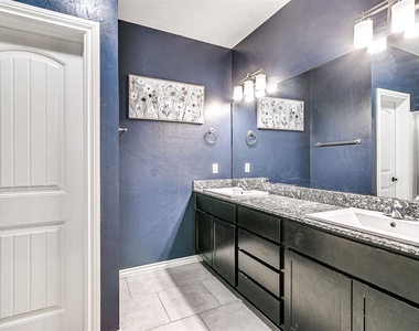 589 S Fretz Avenue - Photo Thumbnail 32