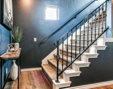 589 S Fretz Avenue - Photo Thumbnail 22