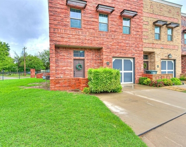 589 S Fretz Avenue - Photo Thumbnail 6