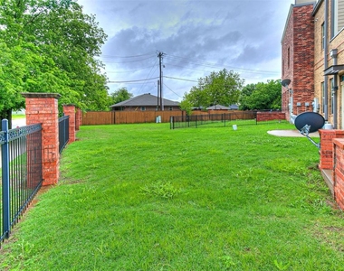 589 S Fretz Avenue - Photo Thumbnail 3