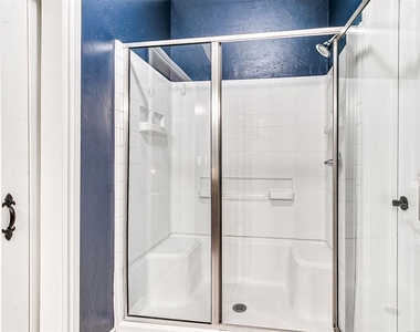 589 S Fretz Avenue - Photo Thumbnail 31
