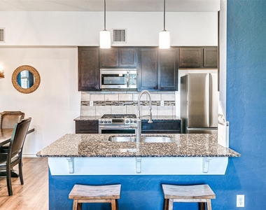 589 S Fretz Avenue - Photo Thumbnail 13