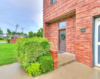 589 S Fretz Avenue - Photo Thumbnail 5