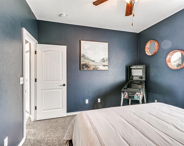 589 S Fretz Avenue - Photo Thumbnail 38