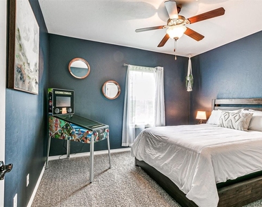 589 S Fretz Avenue - Photo Thumbnail 37