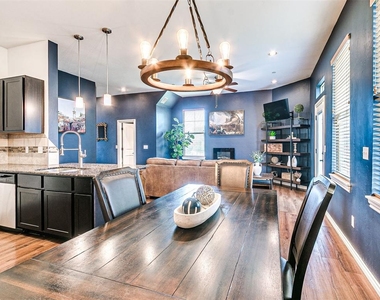 589 S Fretz Avenue - Photo Thumbnail 14