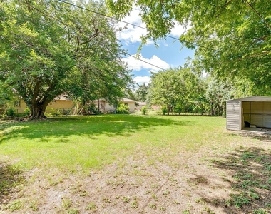 128 Se Robert Street - Photo Thumbnail 2