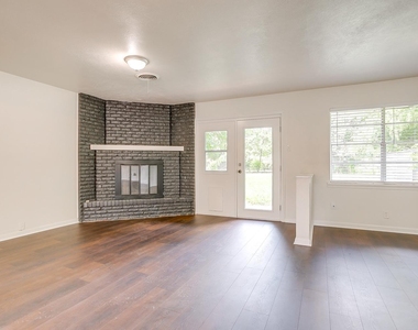 128 Se Robert Street - Photo Thumbnail 16