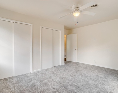 128 Se Robert Street - Photo Thumbnail 3