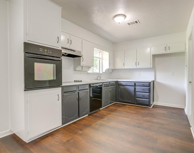 128 Se Robert Street - Photo Thumbnail 13