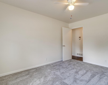 128 Se Robert Street - Photo Thumbnail 8