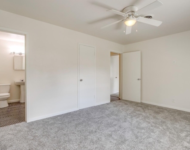 128 Se Robert Street - Photo Thumbnail 6
