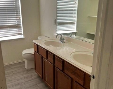 12513 Viewpoint Lane - Photo Thumbnail 6