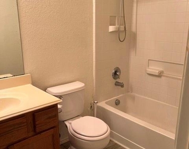 12513 Viewpoint Lane - Photo Thumbnail 9
