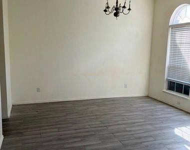 12513 Viewpoint Lane - Photo Thumbnail 2