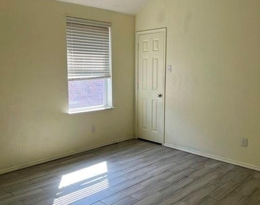 12513 Viewpoint Lane - Photo Thumbnail 10